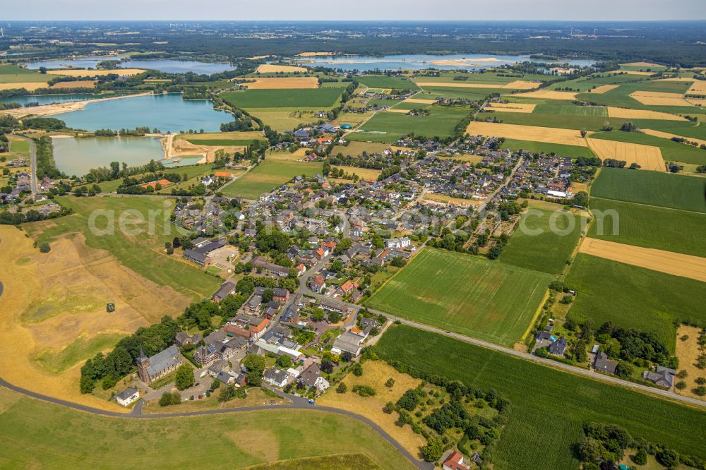 Aerial image Bislich - Village view on the edge of agricultural fields and land in Bislich in the state North Rhine-Westphalia, Germany