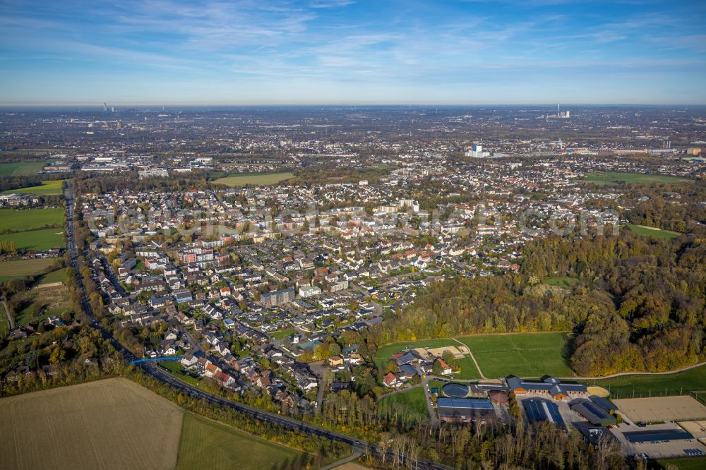 Bochum from above - Village view on the edge of agricultural fields and land on street Zeppelindamm in the district Hoentrop in Bochum at Ruhrgebiet in the state North Rhine-Westphalia, Germany