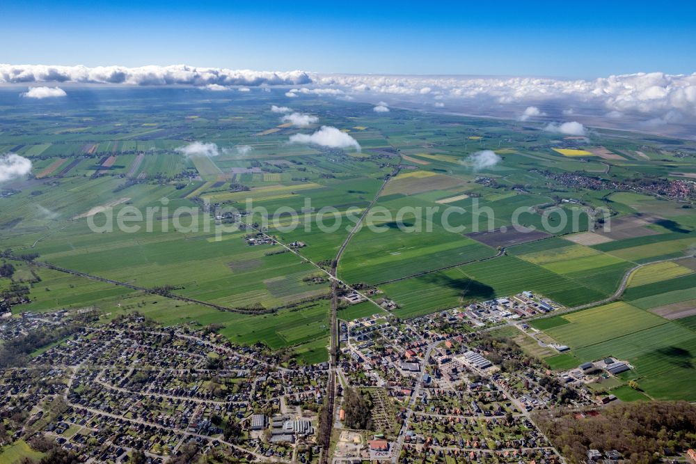 Cadenberge from above - Village view on the edge of agricultural fields and land in Cadenberge in the state Lower Saxony, Germany