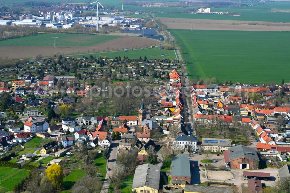 Drosa from the bird's eye view: Village view on the edge of agricultural fields and land in Drosa in the state Saxony-Anhalt, Germany