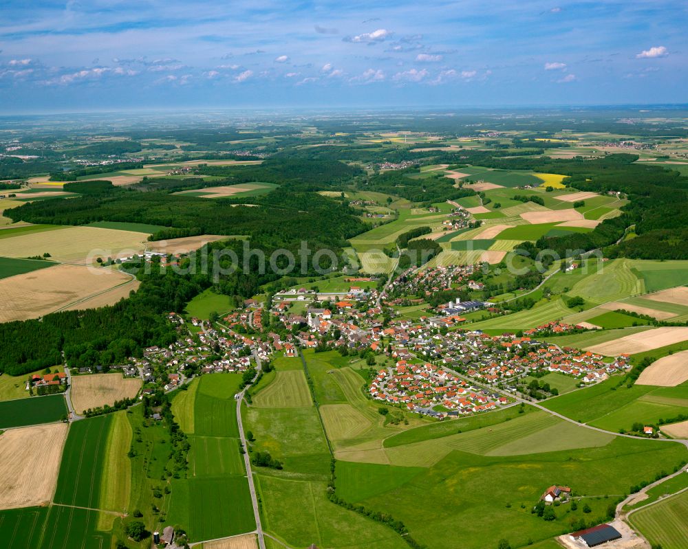 Eberhardzell from the bird's eye view: Village view on the edge of agricultural fields and land in Eberhardzell in the state Baden-Wuerttemberg, Germany