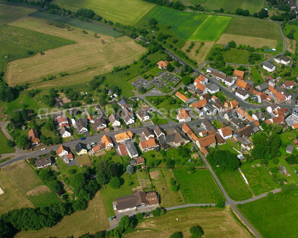 Eichelsachsen from the bird's eye view: Village view on the edge of agricultural fields and land in Eichelsachsen in the state Hesse, Germany