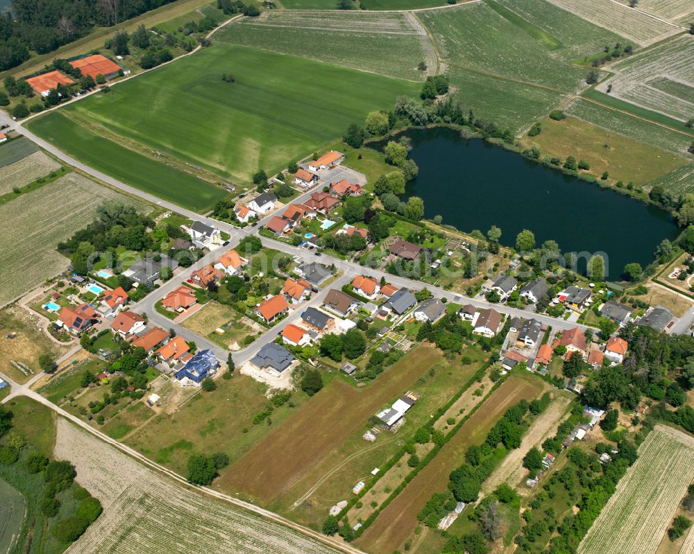 Aerial photograph Philippsburg - Village view on the edge of agricultural fields and land with a lake on street Grosse Rheinstrasse in the district Rheinsheim in Philippsburg in the state Baden-Wuerttemberg, Germany