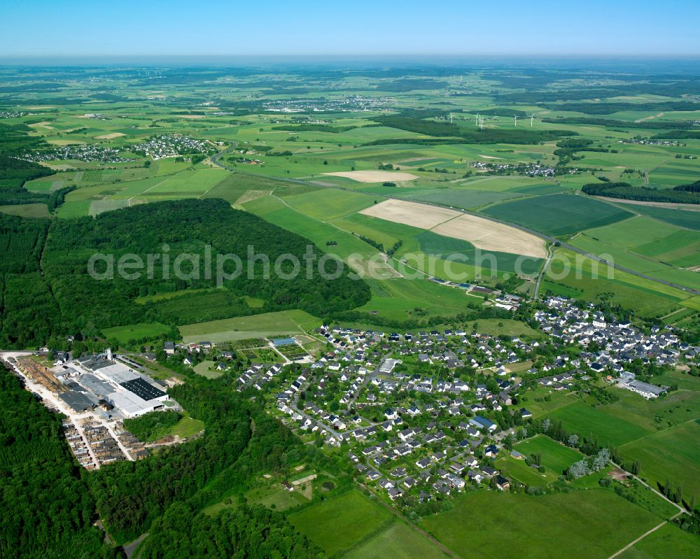 Ellern (Hunsrück) from the bird's eye view: Village view on the edge of agricultural fields and land in Ellern (Hunsrück) in the state Rhineland-Palatinate, Germany