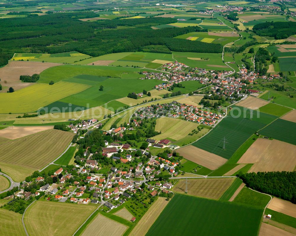 Ellmannsweiler from the bird's eye view: Village view on the edge of agricultural fields and land in Ellmannsweiler in the state Baden-Wuerttemberg, Germany