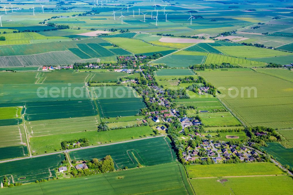 Emmelsbüll from the bird's eye view: Village view on the edge of agricultural fields and land on street Dorfstrasse in Emmelsbuell in the state Schleswig-Holstein, Germany