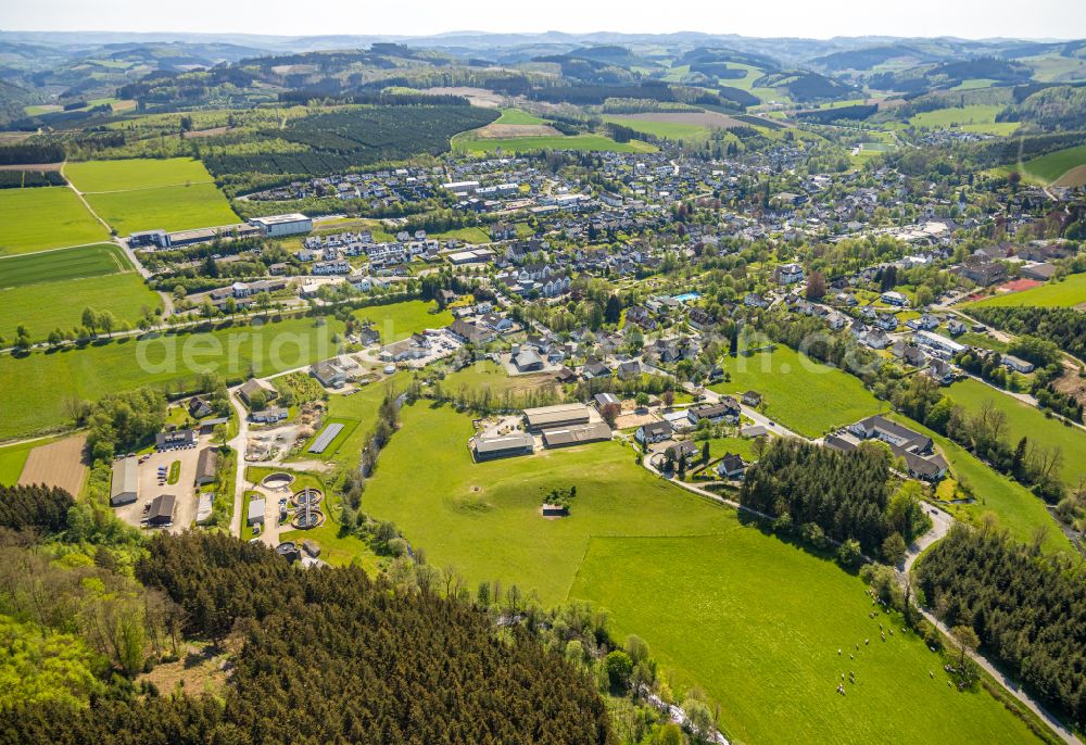 Aerial photograph Eslohe (Sauerland) - Village view on the edge of agricultural fields and land in Eslohe (Sauerland) in the state North Rhine-Westphalia, Germany