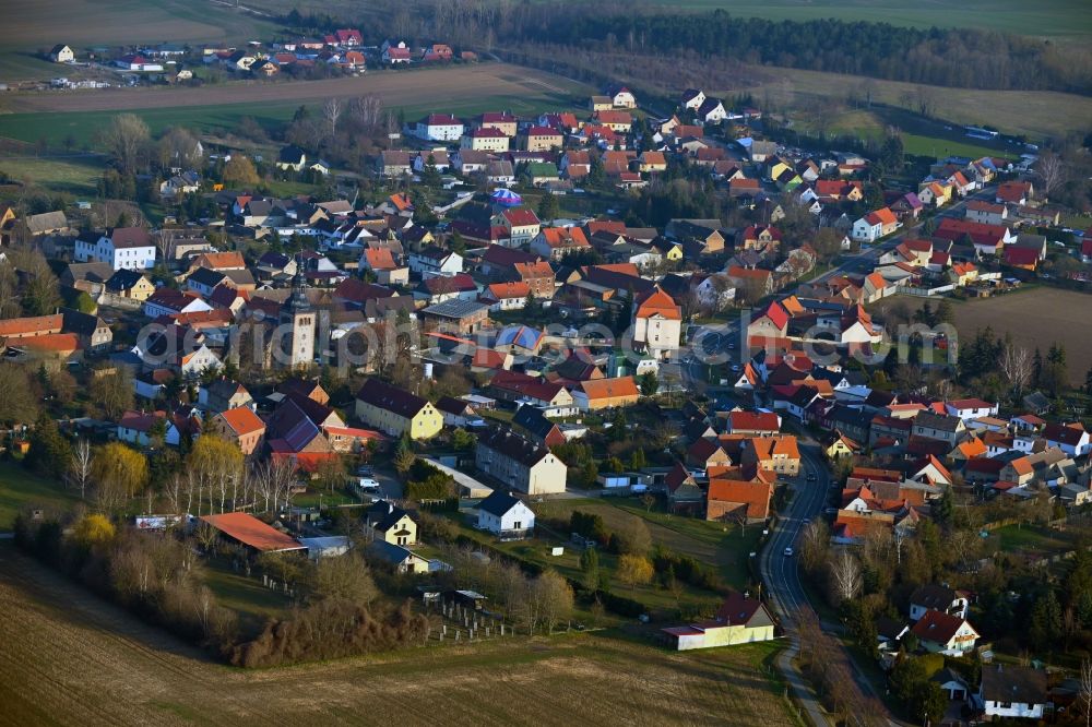 Aerial photograph Farnstädt - Village view on the edge of agricultural fields and land in Farnstaedt in the state Saxony-Anhalt, Germany