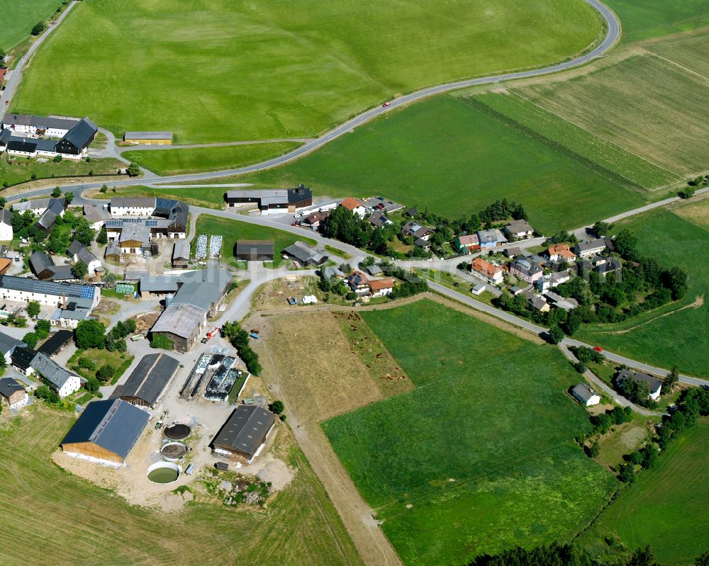 Feilitzsch from the bird's eye view: Village view on the edge of agricultural fields and land on street Feilitzscher Strasse in the district Zedtwitz in Feilitzsch in the state Bavaria, Germany