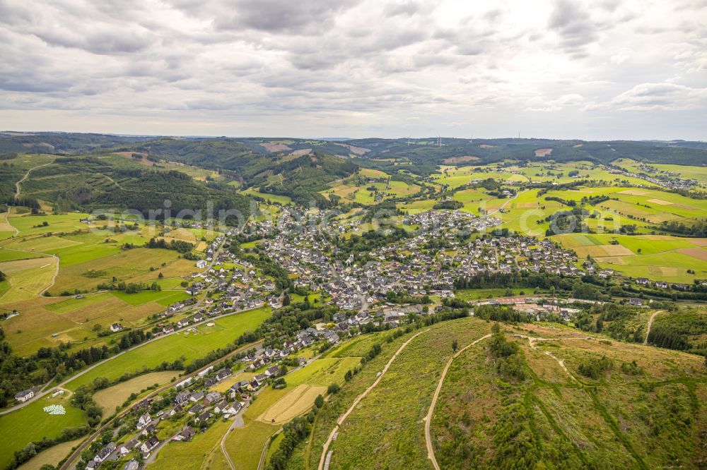 Aerial image Feudingen - Village view on the edge of agricultural fields and land in Feudingen in the state North Rhine-Westphalia, Germany