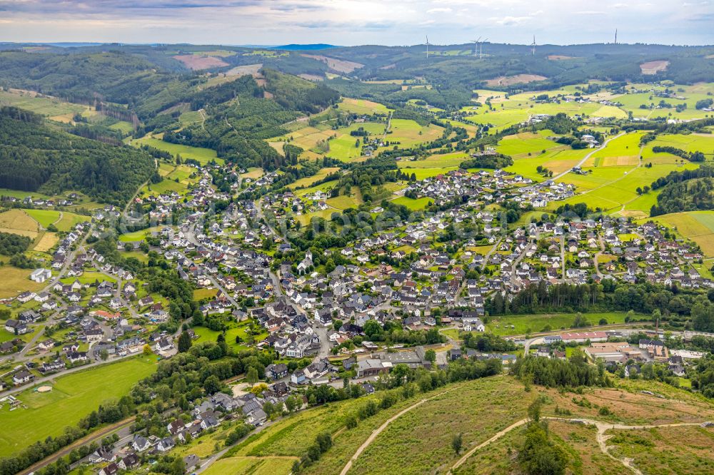 Aerial photograph Feudingen - Village view on the edge of agricultural fields and land in Feudingen in the state North Rhine-Westphalia, Germany