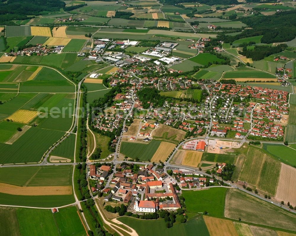 Aerial photograph Furth - Village view on the edge of agricultural fields and land in Furth in the state Bavaria, Germany