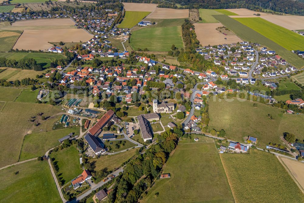 Gehrden from the bird's eye view: Village view on the edge of agricultural fields and land in Gehrden in the state North Rhine-Westphalia, Germany