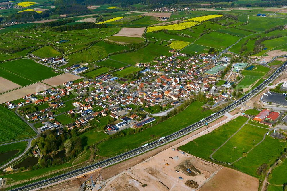 Aerial photograph Geiselwind - Village view on the edge of agricultural fields and land in Geiselwind in the state Bavaria, Germany