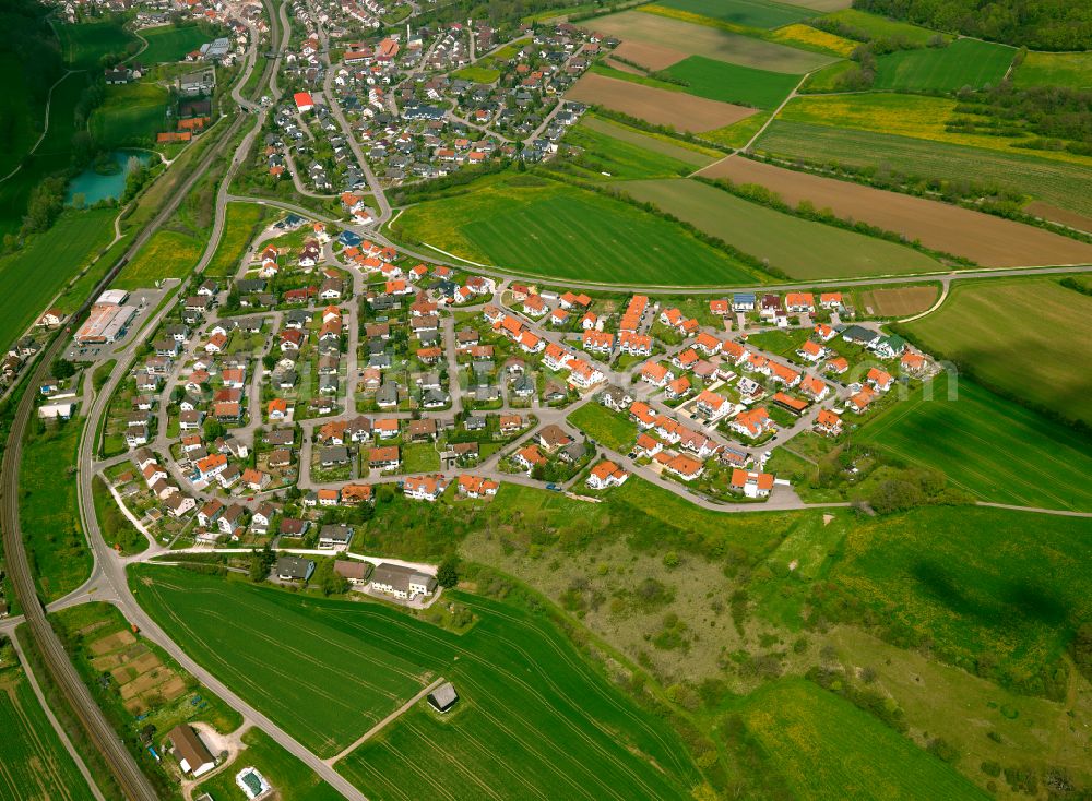 Aerial photograph Halzhausen - Village view on the edge of agricultural fields and land in Halzhausen in the state Baden-Wuerttemberg, Germany