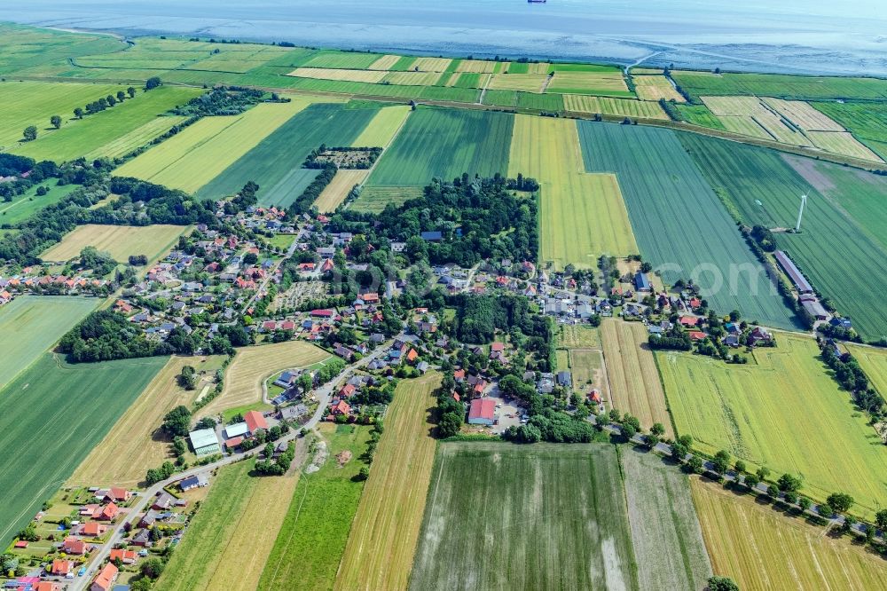 Aerial image Hamelwörden - Village view on the edge of agricultural fields and land in Hamelwoerden in the state Lower Saxony, Germany