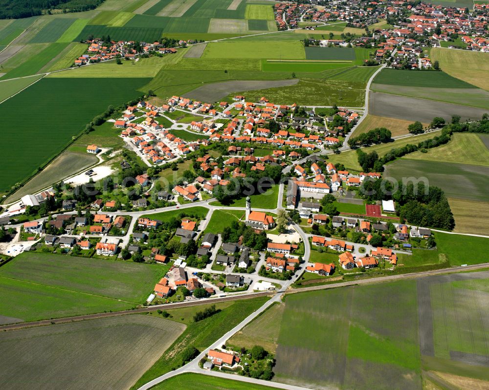 Aerial photograph Heiligenstatt - Village view on the edge of agricultural fields and land in Heiligenstatt in the state Bavaria, Germany