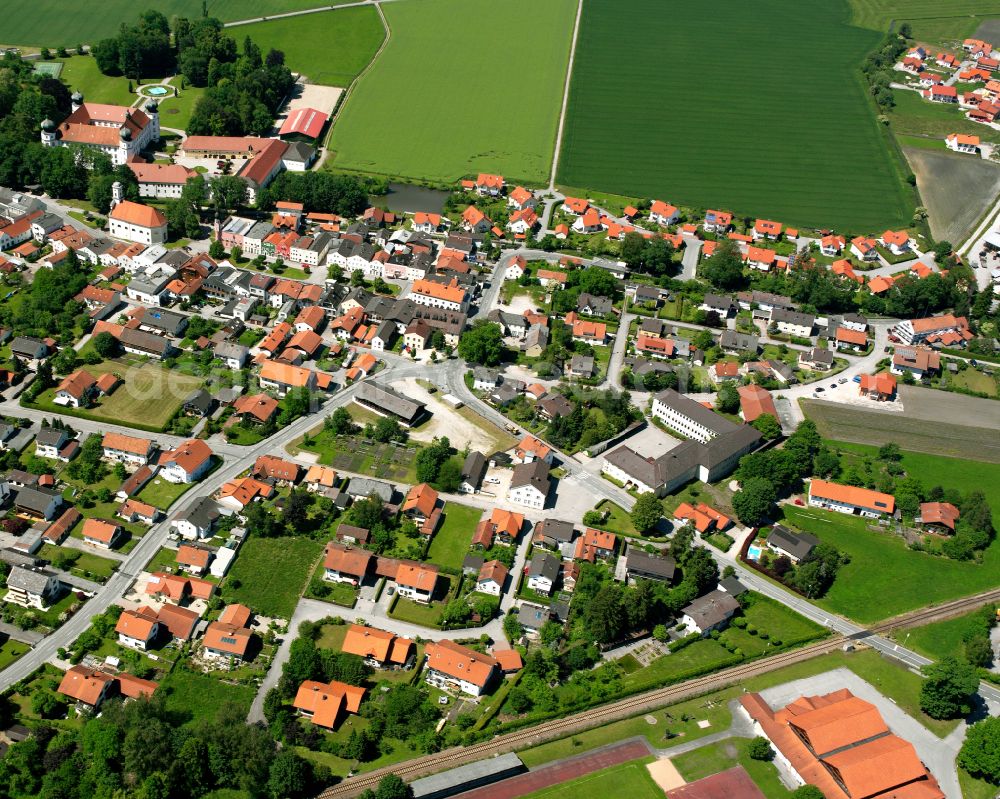 Aerial photograph Heiligenstatt - Village view on the edge of agricultural fields and land in Heiligenstatt in the state Bavaria, Germany