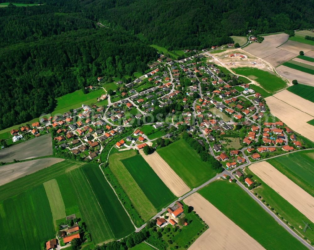 Hitzenau from the bird's eye view: Village view on the edge of agricultural fields and land in Hitzenau in the state Bavaria, Germany