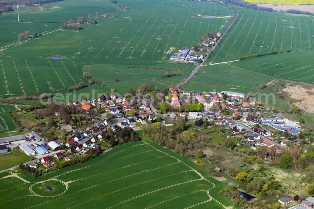 Aerial photograph Kavelstorf - Village view on the edge of agricultural fields and land in Kavelstorf in the state Mecklenburg - Western Pomerania, Germany