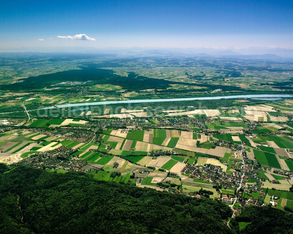 Aerial photograph Kirchdorf am Inn - Village view on the edge of agricultural fields and land in Kirchdorf am Inn in the state Bavaria, Germany