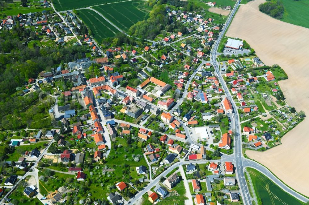 Kleinwelka from above - Village view on the edge of agricultural fields and land in Kleinwelka in the state Saxony, Germany