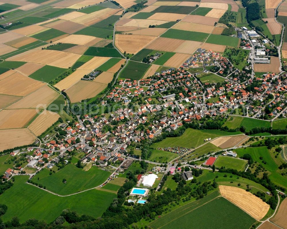 Aerial photograph Langenbeutingen - Village view on the edge of agricultural fields and land in Langenbeutingen in the state Baden-Wuerttemberg, Germany