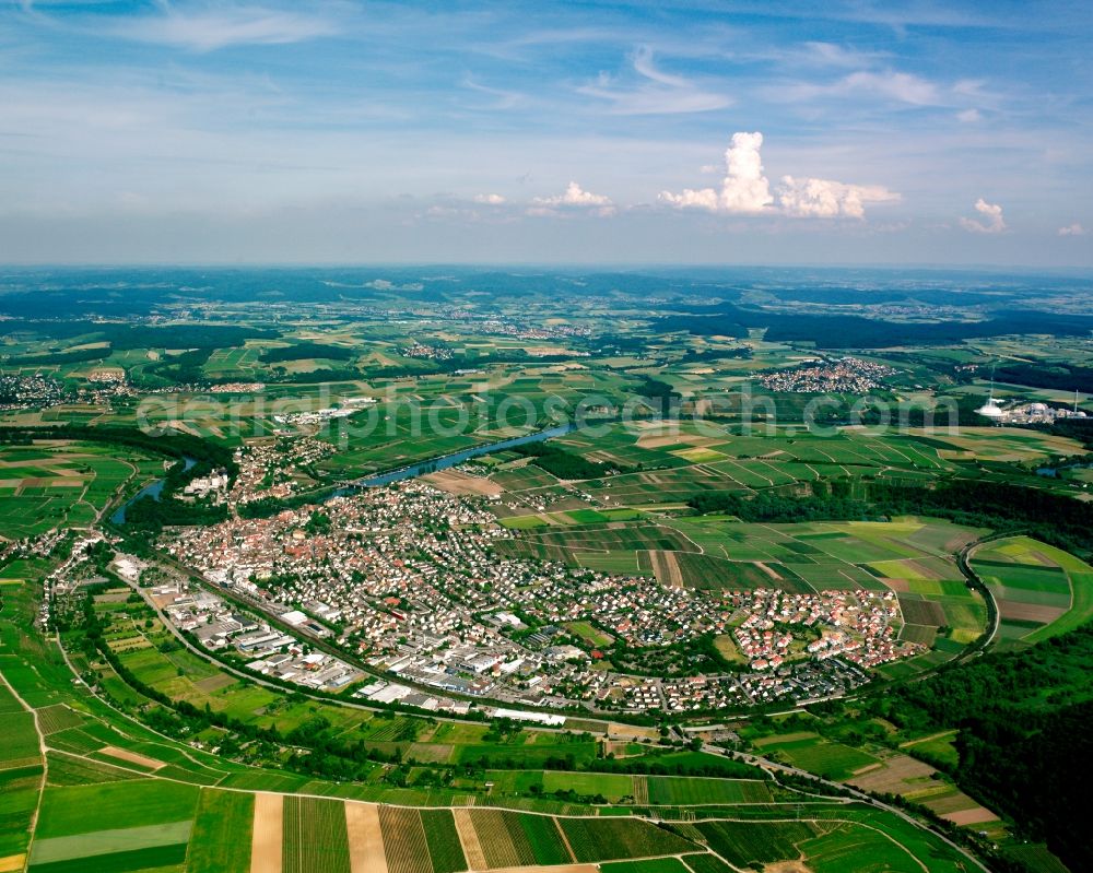 Lauffen am Neckar from the bird's eye view: Village view on the edge of agricultural fields and land in Lauffen am Neckar in the state Baden-Wuerttemberg, Germany