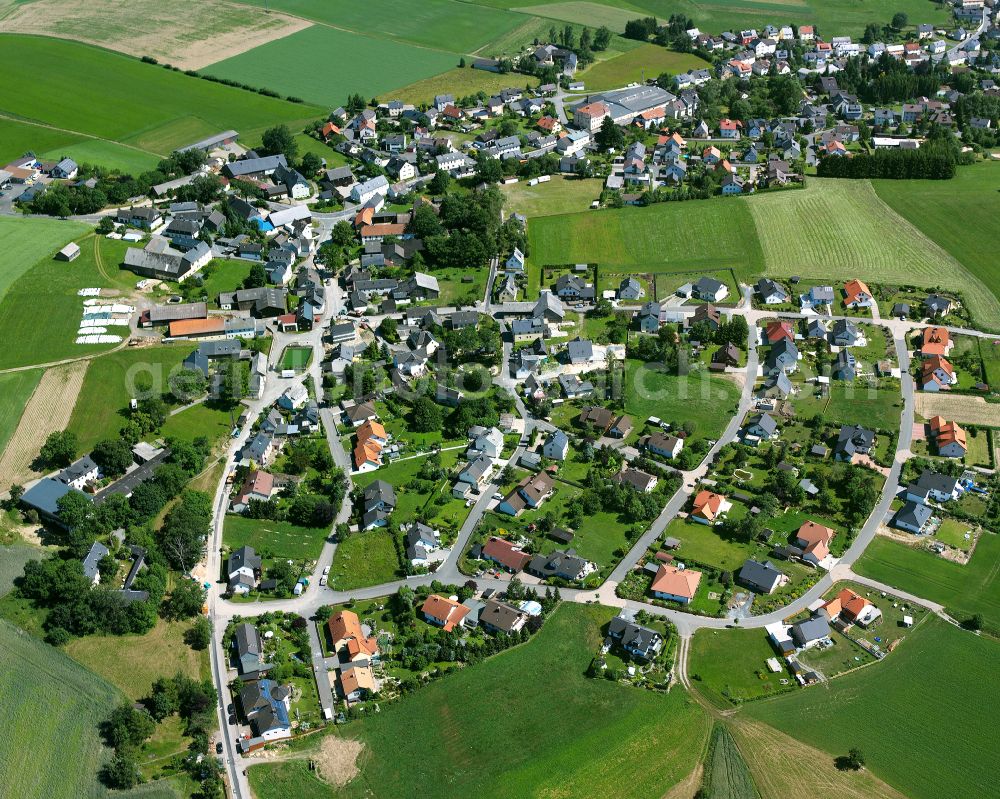 Aerial photograph Leupoldsgrün - Village view on the edge of agricultural fields and land on street Doebrabergstrasse in the district Lipperts in Leupoldsgruen in the state Bavaria, Germany