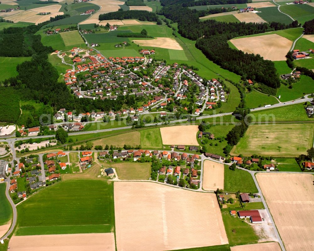 Aerial photograph Linden - Village view on the edge of agricultural fields and land in Linden in the state Bavaria, Germany