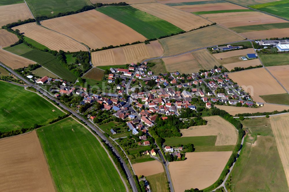 Aerial photograph Lindflur - Village view on the edge of agricultural fields and land in Lindflur in the state Bavaria, Germany