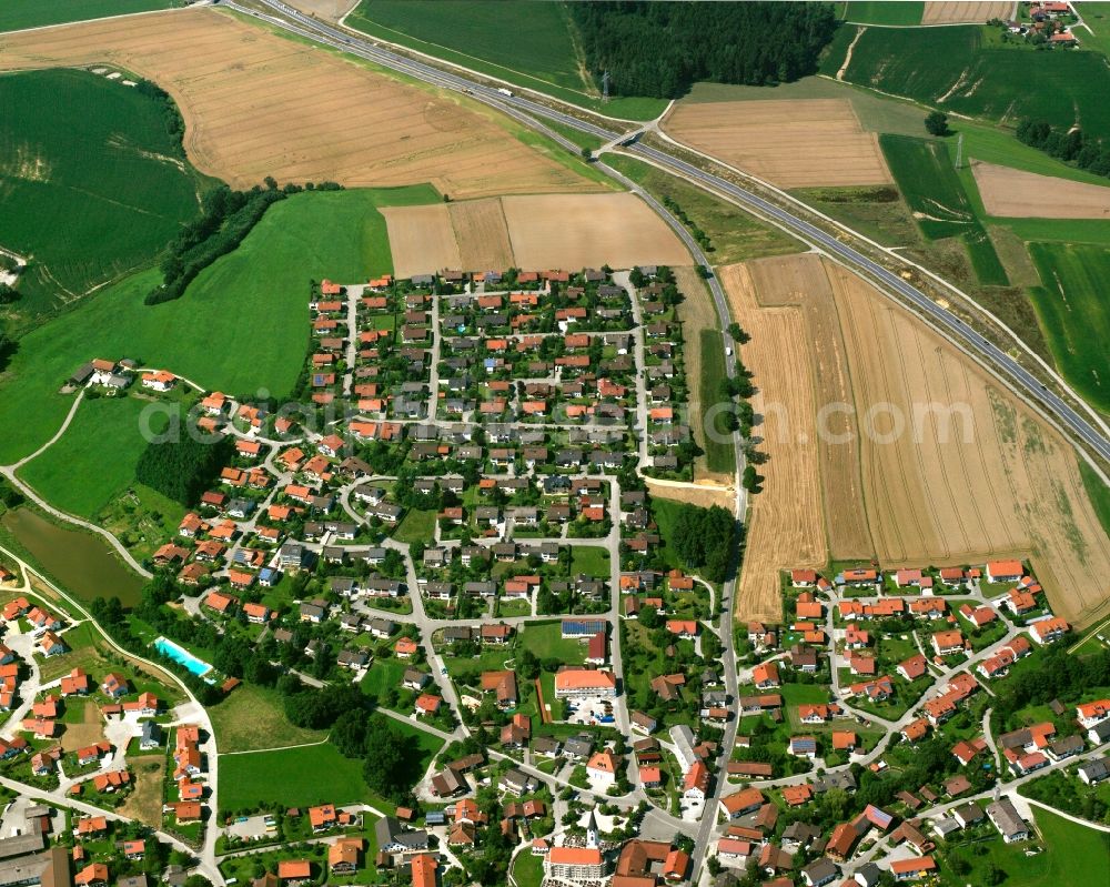 Malgersdorf from the bird's eye view: Village view on the edge of agricultural fields and land in Malgersdorf in the state Bavaria, Germany