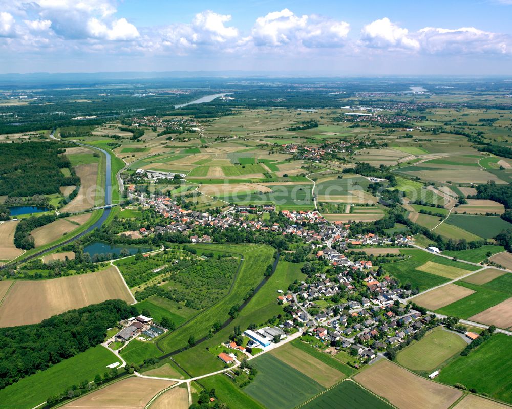 Aerial photograph Memprechtshofen - Village view on the edge of agricultural fields and land in Memprechtshofen in the state Baden-Wuerttemberg, Germany