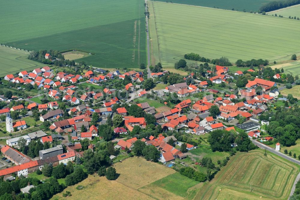 Aerial photograph Minsleben - Village view on the edge of agricultural fields and land in Minsleben in the state Saxony-Anhalt, Germany