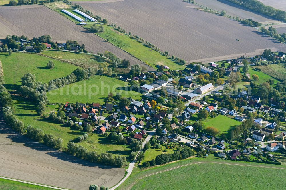 Aerial photograph Mölschow - Village view on the edge of agricultural fields and land in Moelschow in the state Mecklenburg - Western Pomerania, Germany