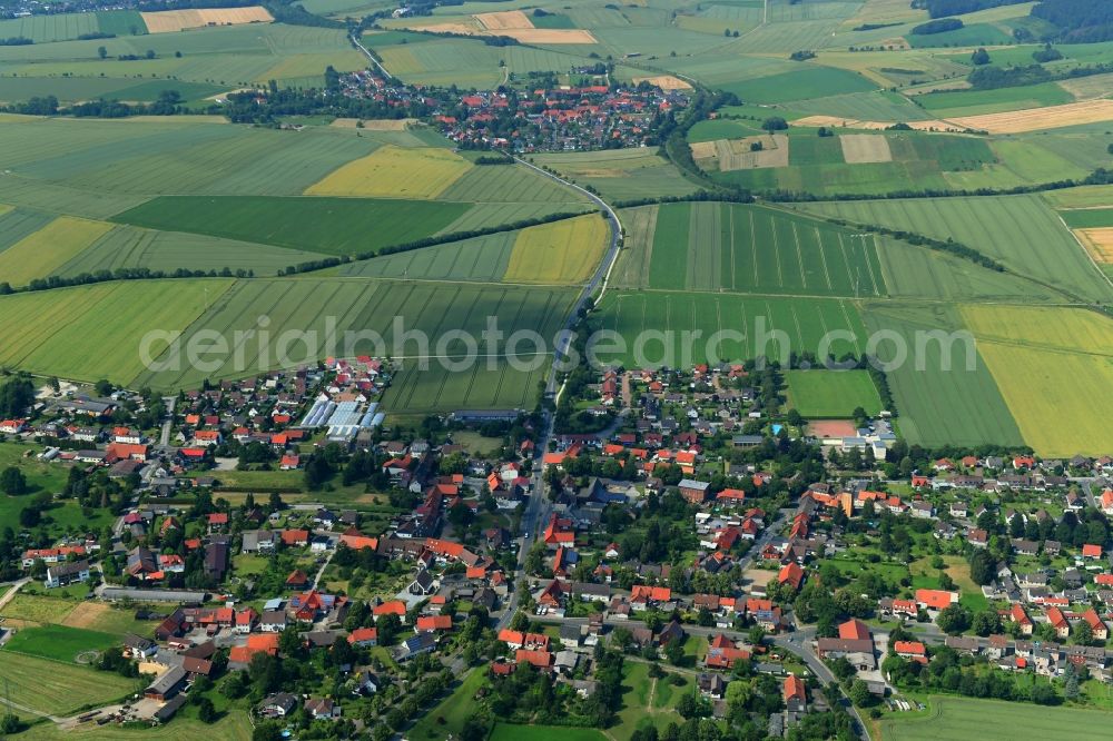 Münchehof from the bird's eye view: Village view on the edge of agricultural fields and land in Muenchehof in the state Lower Saxony, Germany