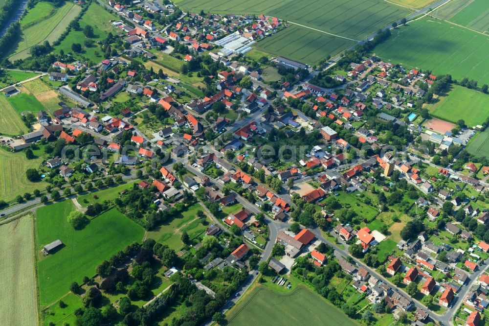 Aerial photograph Münchehof - Village view on the edge of agricultural fields and land in Muenchehof in the state Lower Saxony, Germany