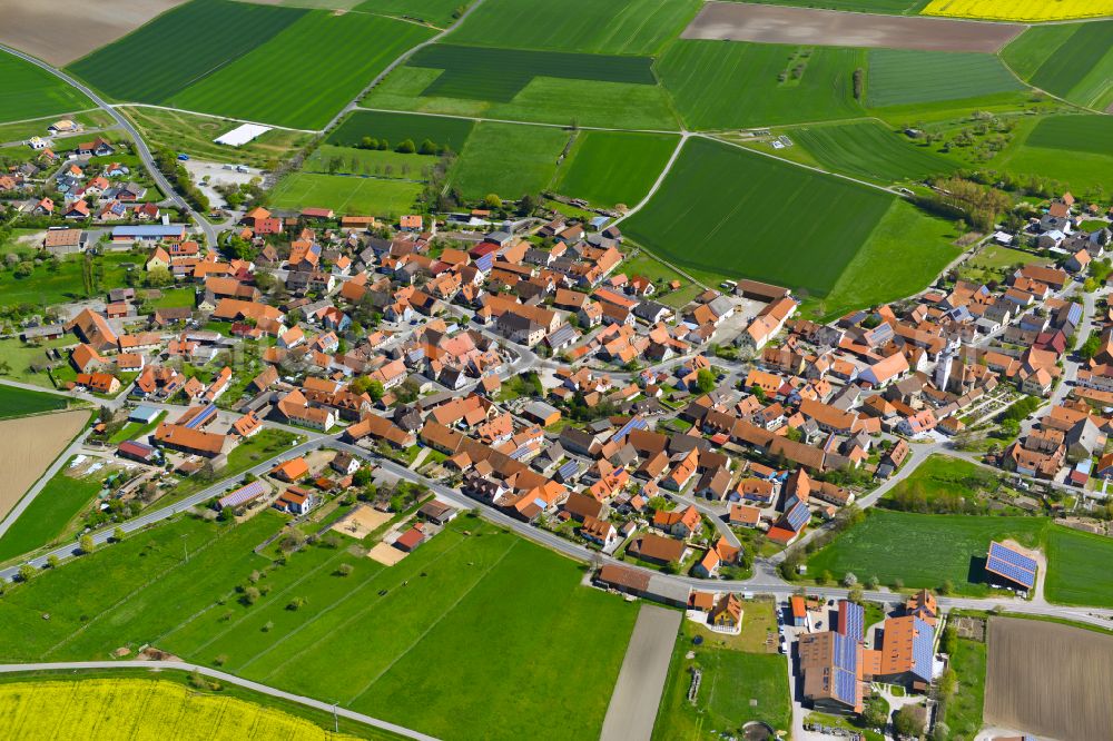 Aerial photograph Nenzenheim - Village view on the edge of agricultural fields and land in Nenzenheim in the state Bavaria, Germany