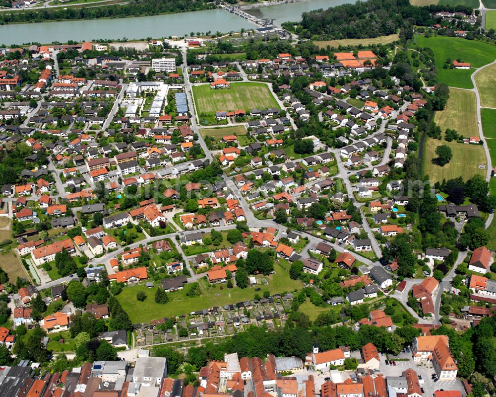 Aerial photograph Neuötting - Village view on the edge of agricultural fields and land in Neuötting in the state Bavaria, Germany