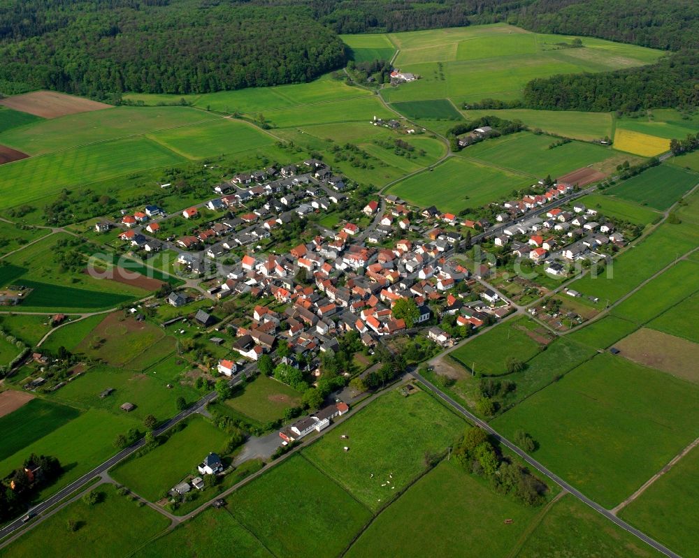 Aerial photograph Nieder-Bessingen - Village view on the edge of agricultural fields and land in Nieder-Bessingen in the state Hesse, Germany