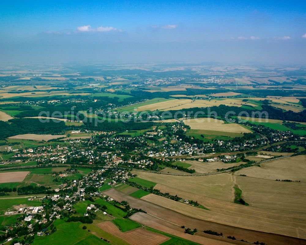 Niederwiesa from the bird's eye view: Village view on the edge of agricultural fields and land in Niederwiesa in the state Saxony, Germany