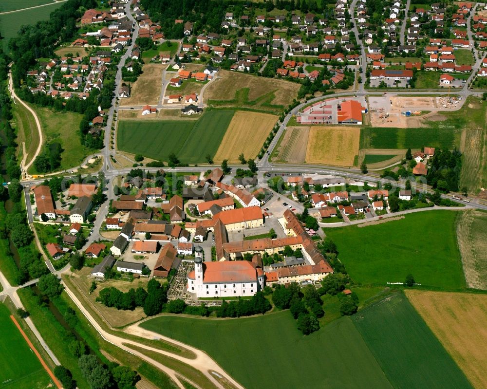 Aerial photograph Oberalteich - Village view on the edge of agricultural fields and land in Oberalteich in the state Bavaria, Germany