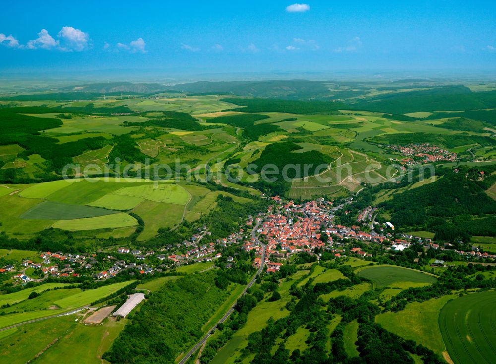 Obermoschel from the bird's eye view: Village view on the edge of agricultural fields and land in Obermoschel in the state Rhineland-Palatinate, Germany