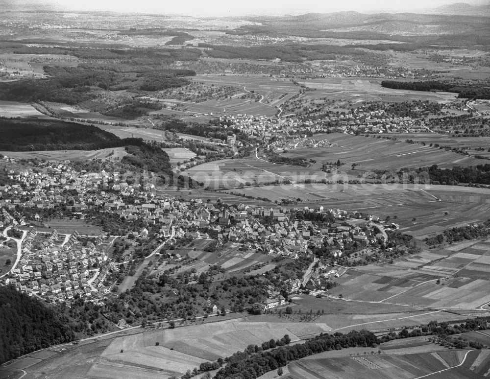 Aerial photograph Oferdingen - Village view on the edge of agricultural fields and land in Oferdingen in the state Baden-Wuerttemberg, Germany