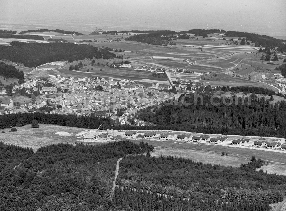 Aerial photograph Albstadt - Village view on the edge of agricultural fields and land Onstmettingen in Albstadt in the state Baden-Wuerttemberg, Germany