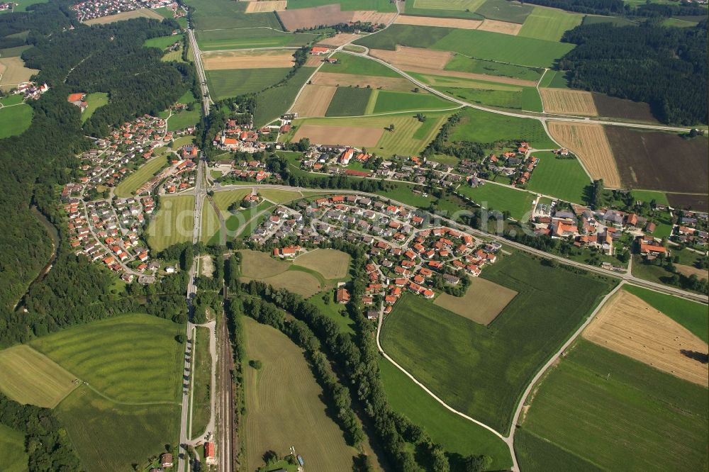 Aerial photograph Traunreut - Village view on the edge of agricultural fields and land in the district Sankt Georgen in Traunreut in the state Bavaria, Germany