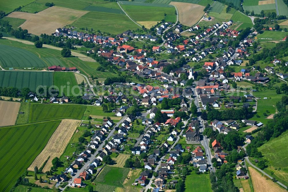 Aerial photograph Ovenhausen - Village view on the edge of agricultural fields and land in Ovenhausen in the state North Rhine-Westphalia, Germany