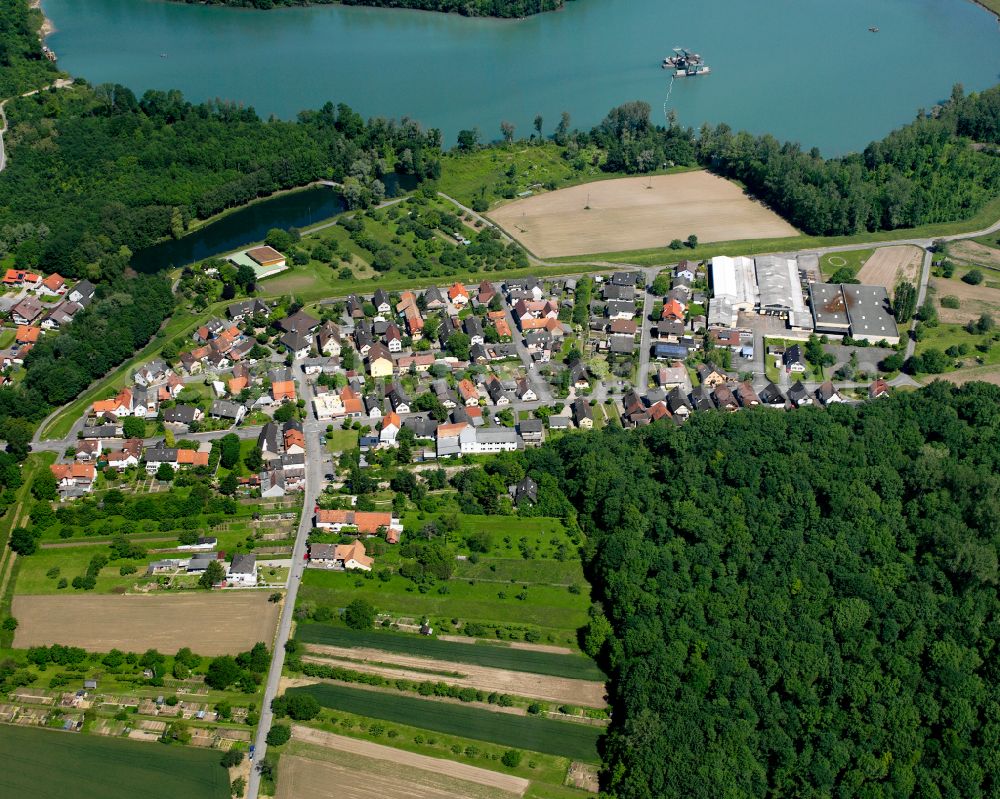 Le Pont du Rhin from the bird's eye view: Village view on the edge of agricultural fields and land in Le Pont du Rhin in the state Baden-Wuerttemberg, Germany