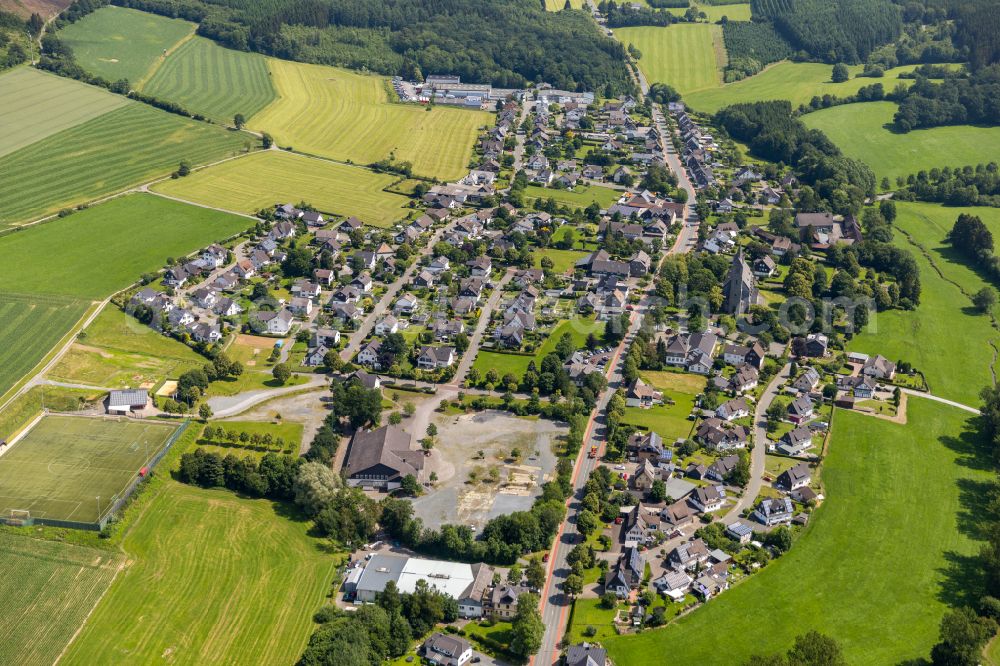 Reiste from the bird's eye view: Village view on the edge of agricultural fields and land in Reiste in the state North Rhine-Westphalia, Germany