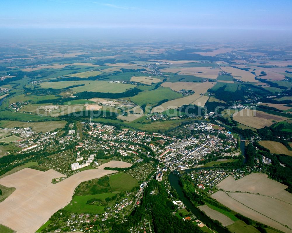 Rochlitz from the bird's eye view: Village view on the edge of agricultural fields and land in Rochlitz in the state Saxony, Germany